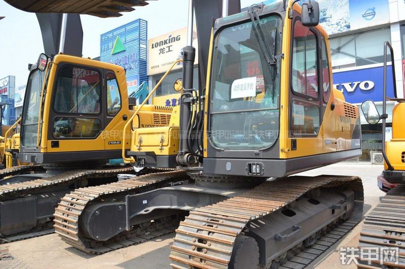 沃尔沃EC200B-Prime挖掘机整机外观