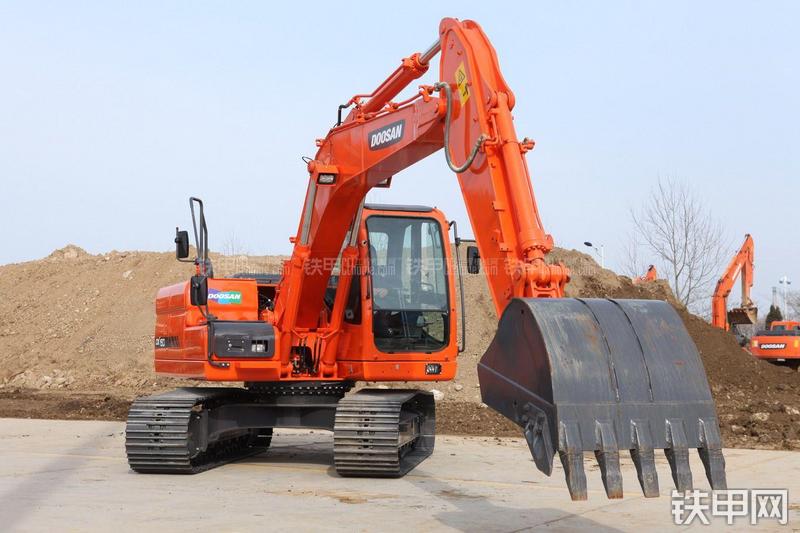 迪万伦DX150LC挖掘机整机外观