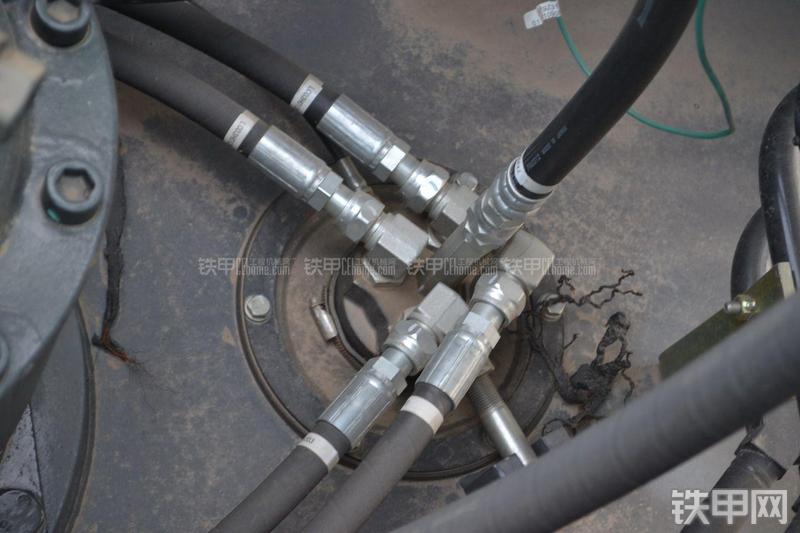 神钢SK330-8挖掘机局部