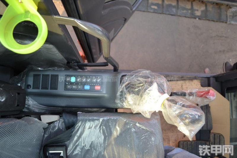 迪万伦DX60挖掘机局部