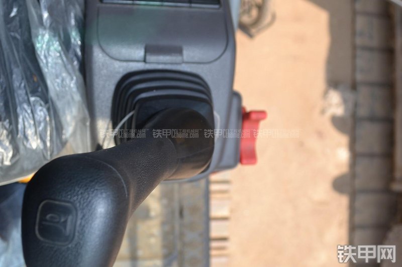 沃尔沃EC240BLC-Prime挖掘机局部