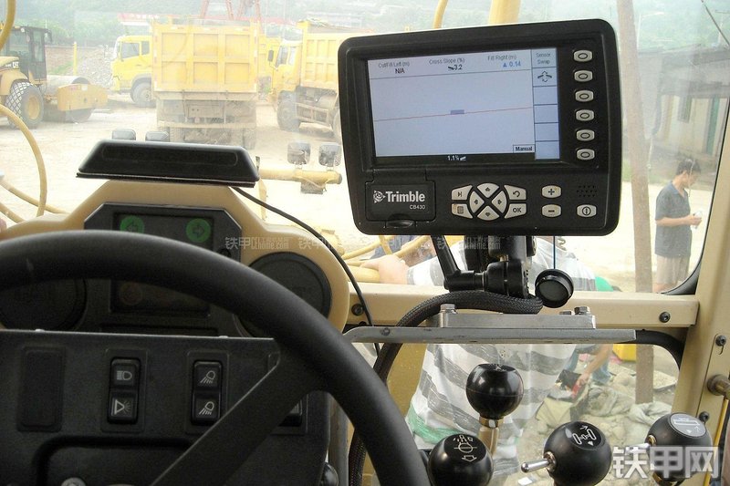 卡特彼勒CS683E压路机局部