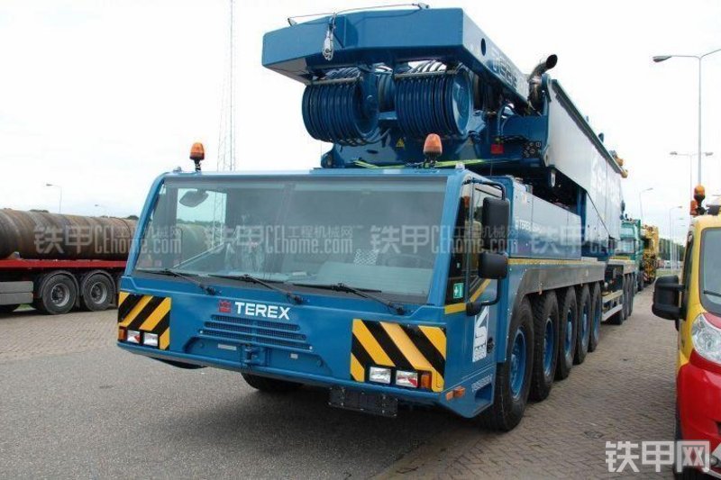 特雷克斯TC2800-1起重机局部