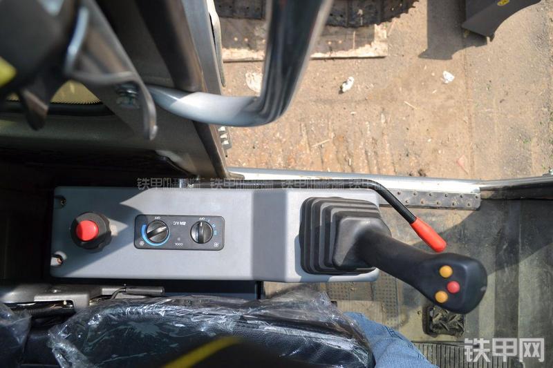 山河智能SWE70N9挖掘机局部