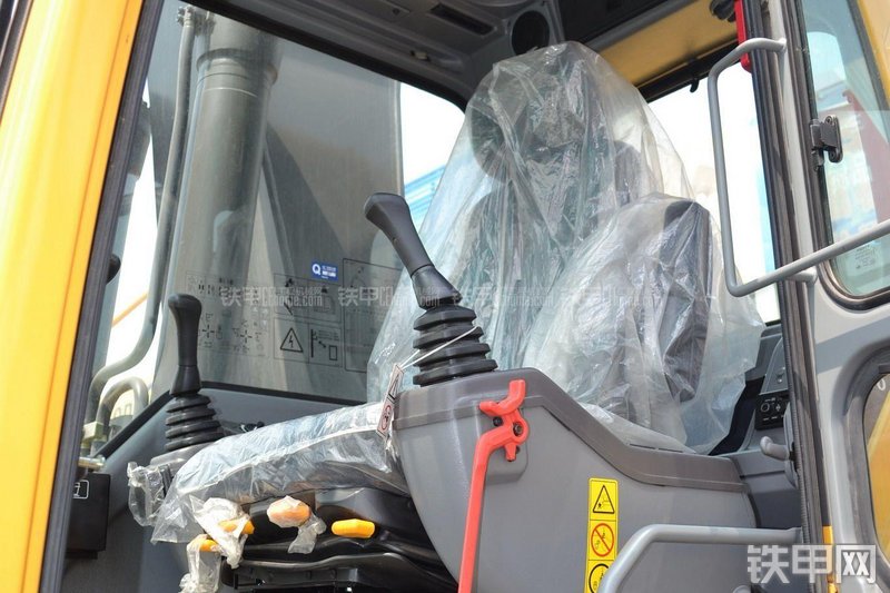 沃尔沃EC240BLC-Prime挖掘机局部