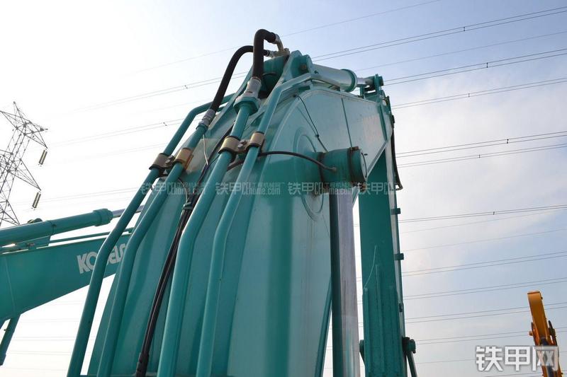 神钢SK330-8挖掘机局部