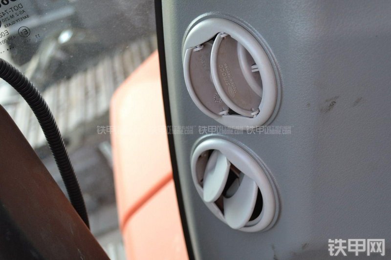 迪万伦DX60挖掘机局部