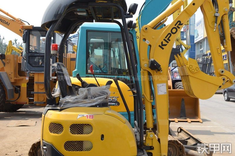 开普KDG18挖掘机整机外观