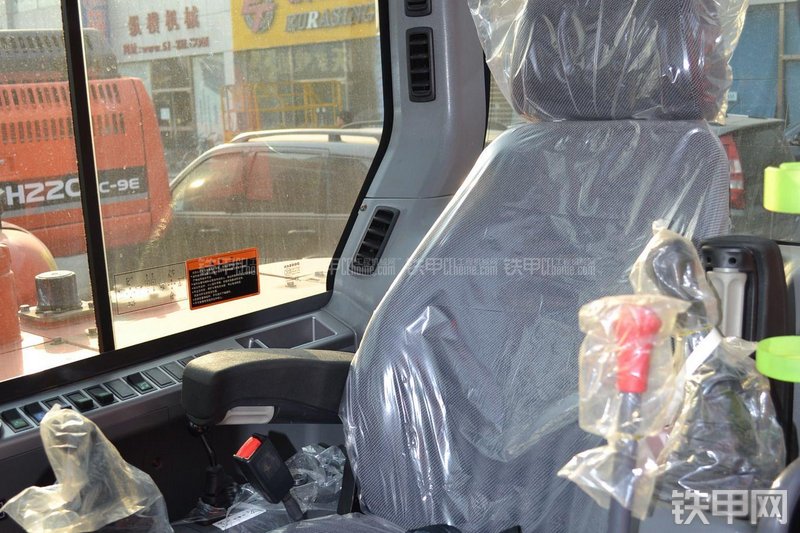 迪万伦DX60挖掘机局部