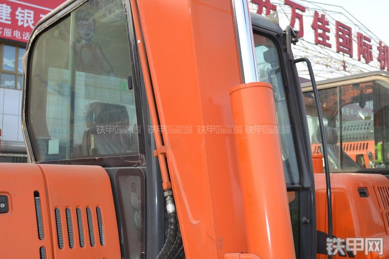 迪万伦DX60挖掘机局部