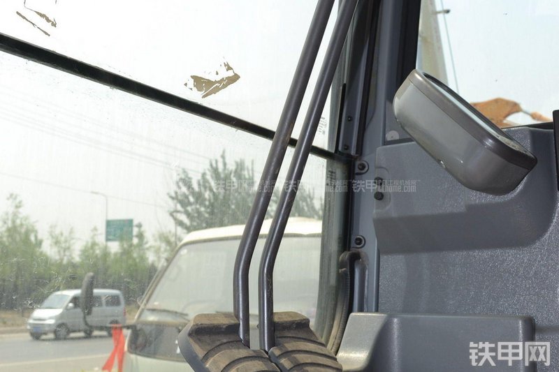 沃尔沃EC240BLC-Prime挖掘机局部