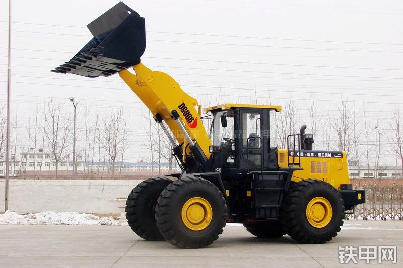 德工DG966装载机整机外观