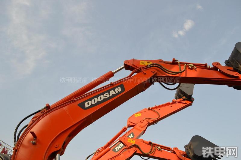 迪万伦DX60挖掘机局部