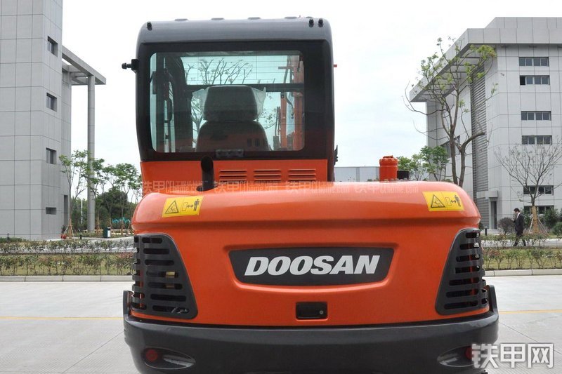 迪万伦DX60挖掘机整机外观