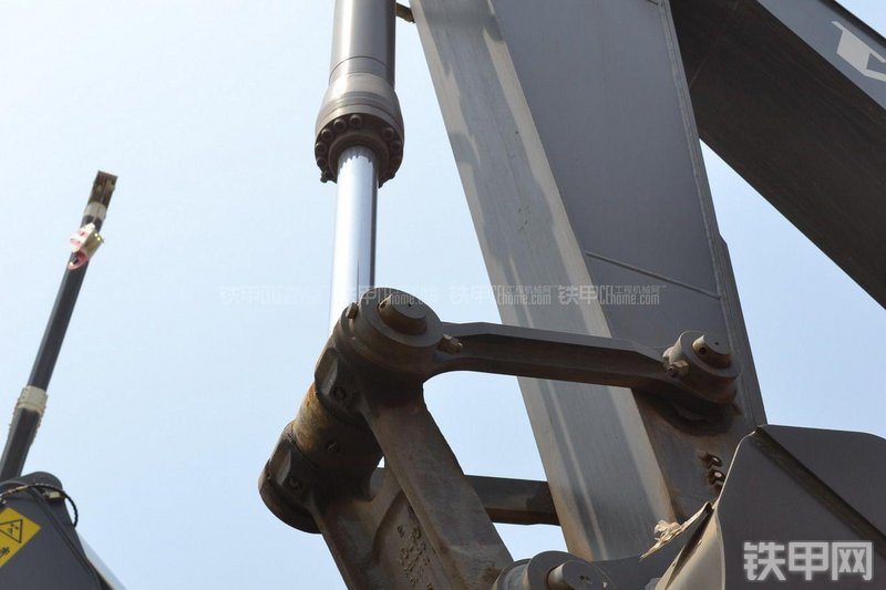 沃尔沃EC200B-Prime挖掘机局部