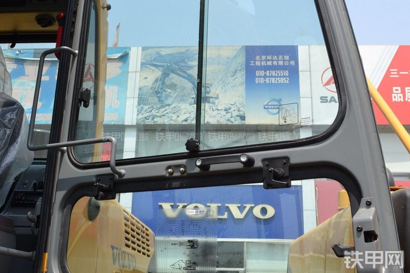 沃尔沃EC240BLC-Prime挖掘机局部