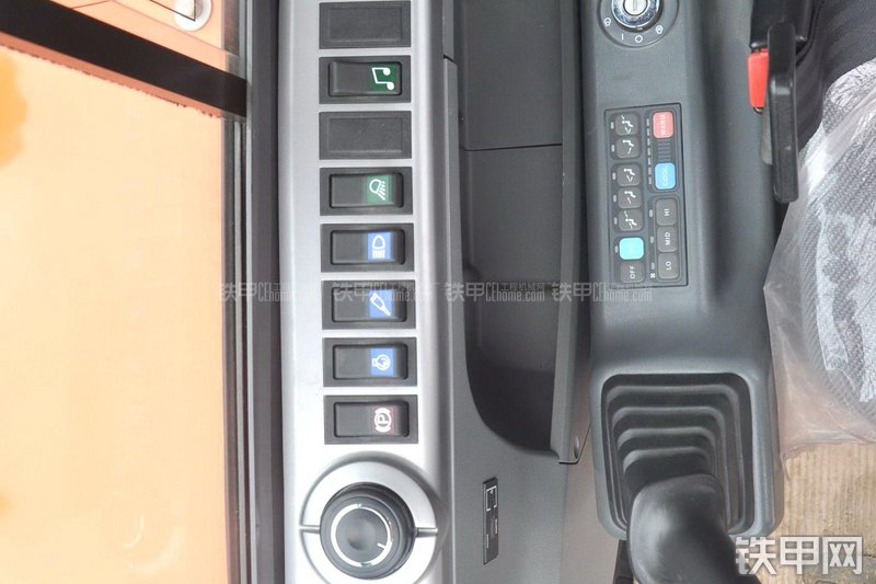 迪万伦DX60W挖掘机局部