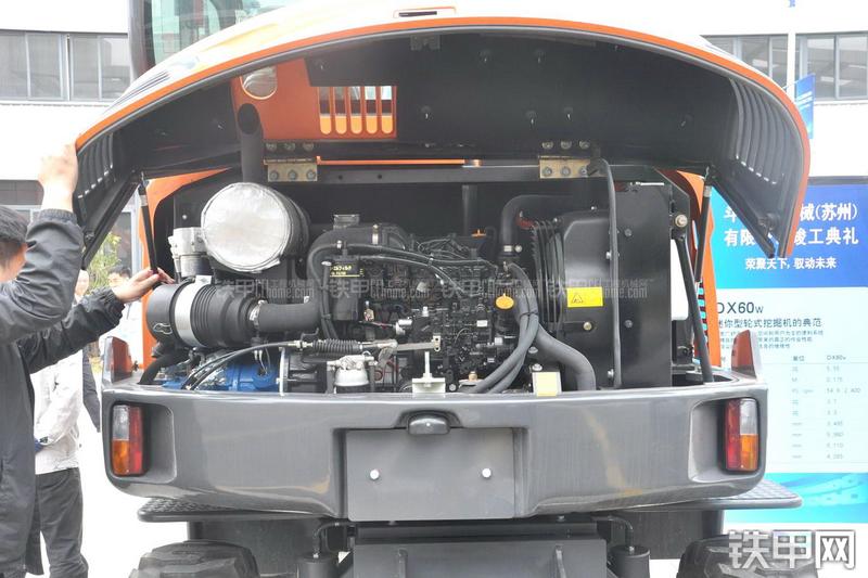 迪万伦DX60W挖掘机局部