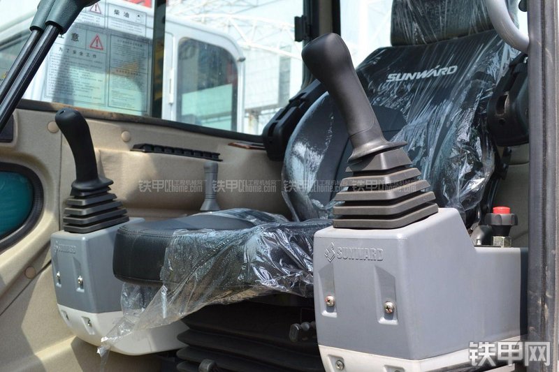 山河智能SWE70N9挖掘机局部