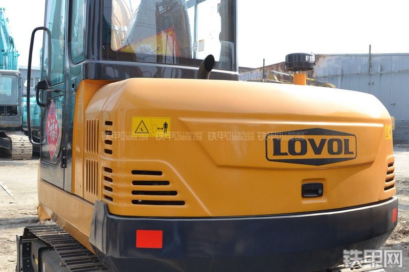 雷沃重工FR60-7挖掘机整机外观