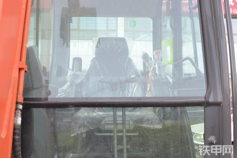 迪万伦DX60挖掘机局部