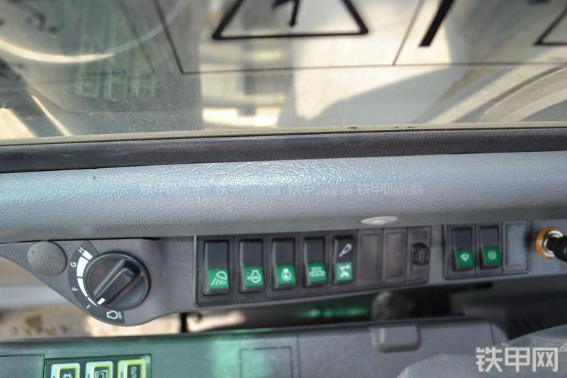 沃尔沃EC240BLC-Prime挖掘机局部