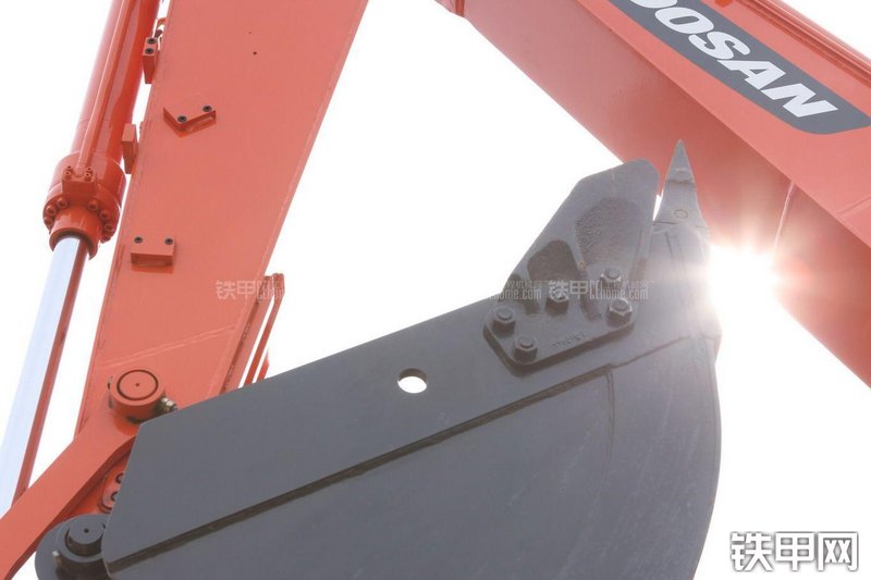 迪万伦DX150LC挖掘机局部