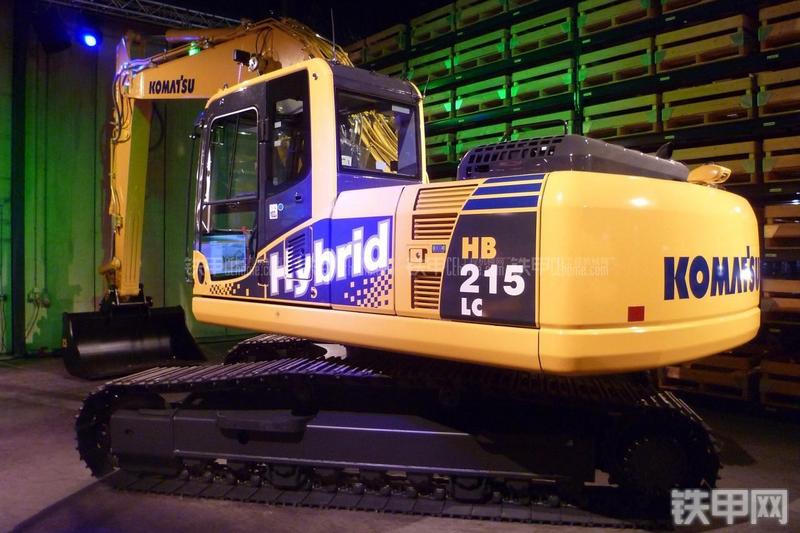 小松HB215LC-1挖掘机整机外观