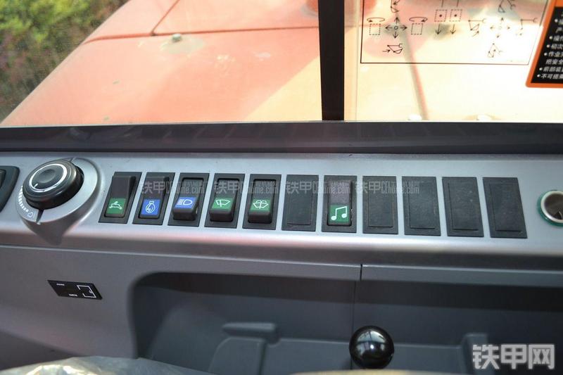 迪万伦DX60挖掘机局部