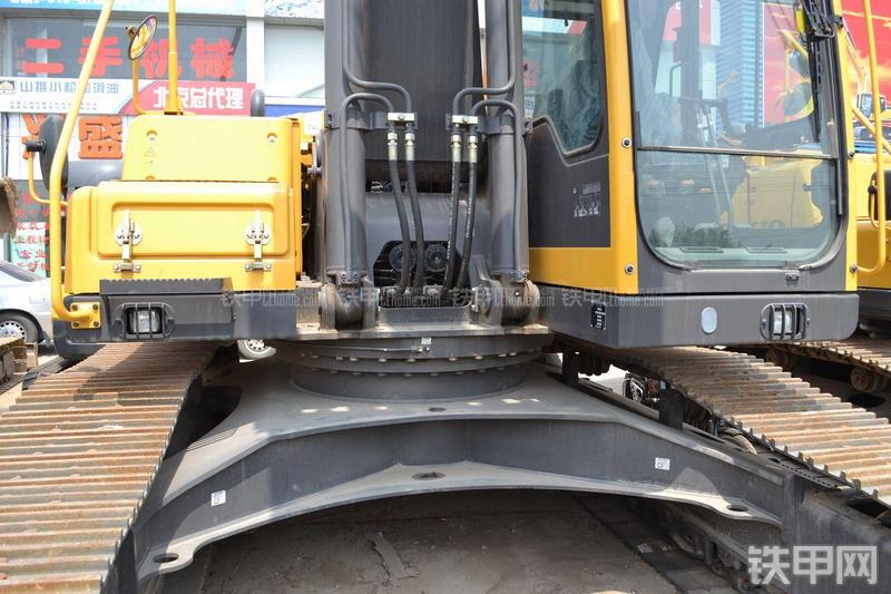 沃尔沃EC240BLC-Prime挖掘机整机外观