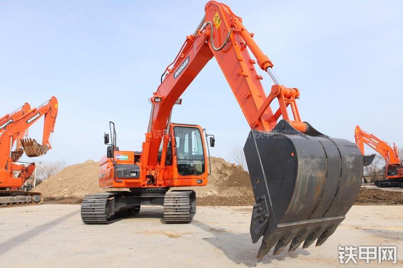 迪万伦DX150LC挖掘机整机外观