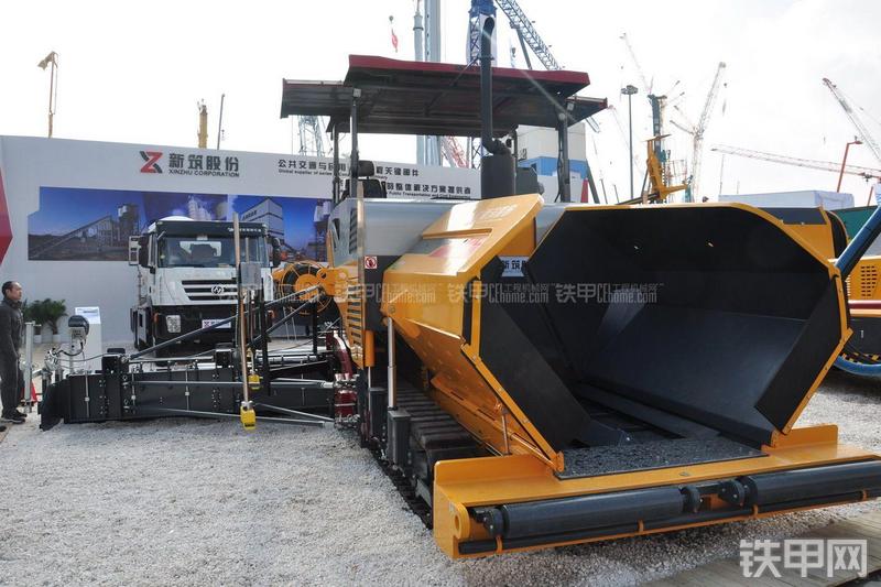 新筑股份MT9000S-II沥青摊铺机整机外观