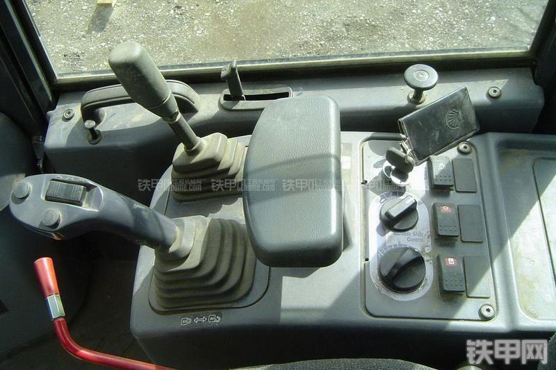 小松WA320-5装载机局部