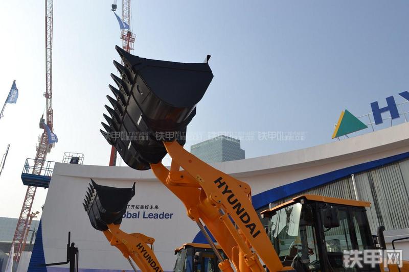 现代HL850G装载机局部