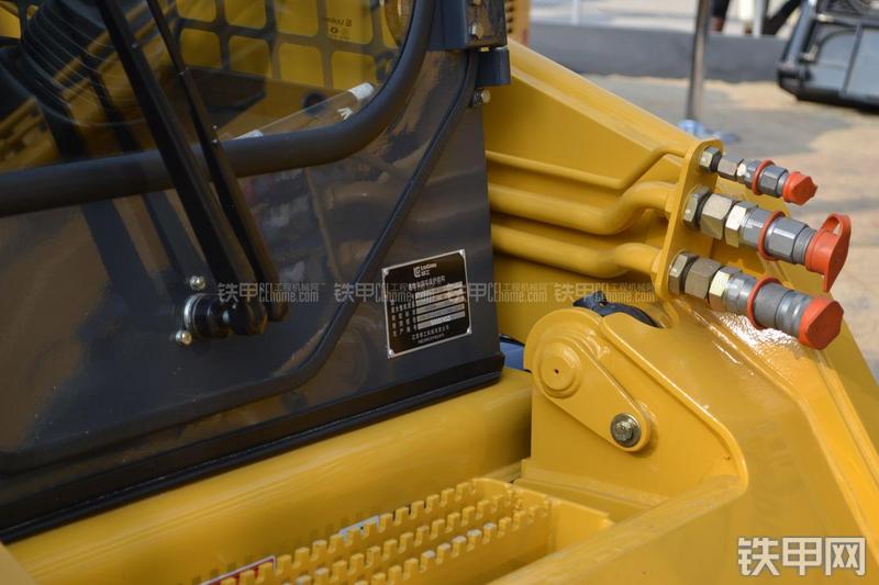 柳工CLG385B滑移装载机局部