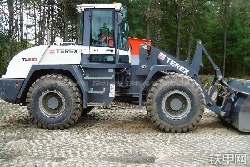 特雷克斯TL210装载机整机外观