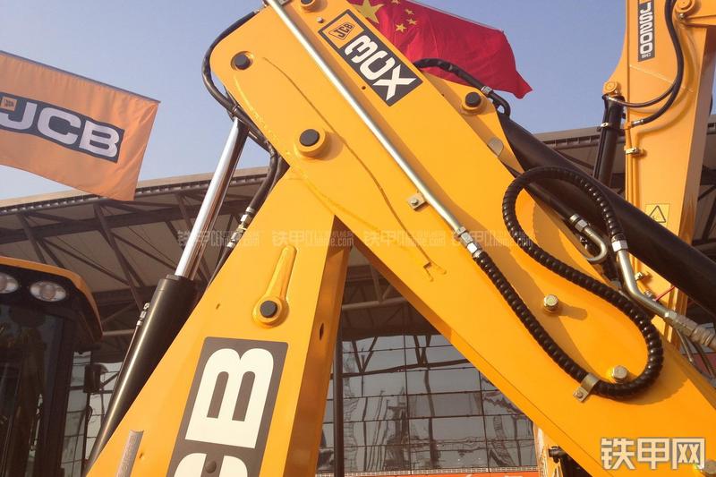 杰西博3CX-ECO挖掘装载机局部