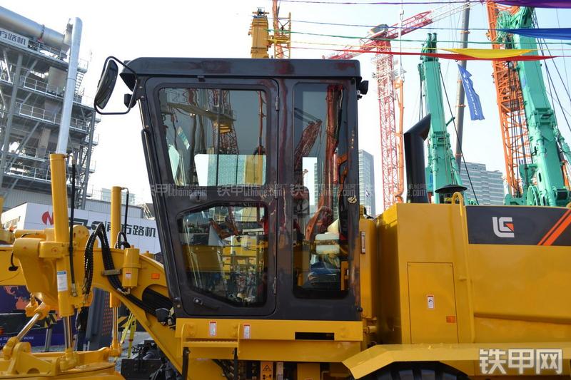 柳工CLG418IV平地机局部