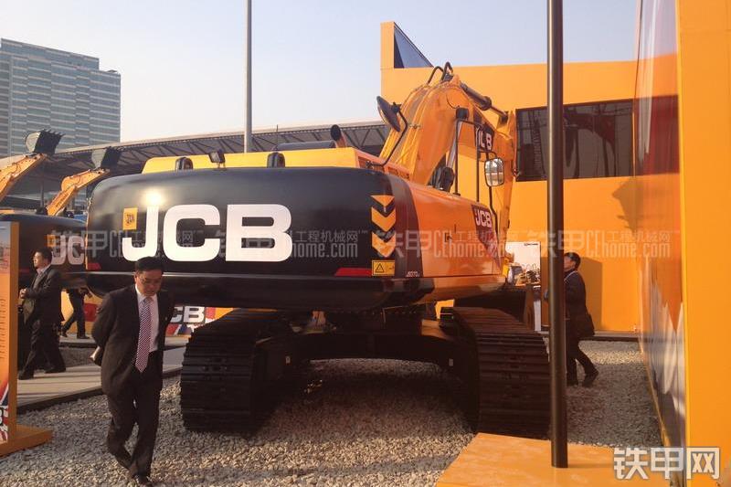 杰西博JS370LC挖掘机局部