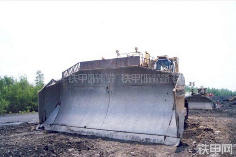 小松D575A-3推土机整机外观