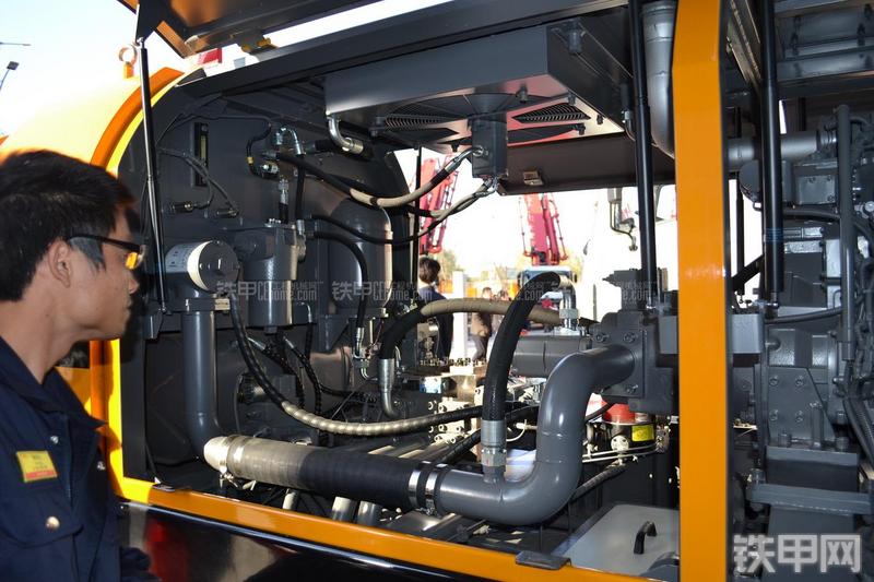 三一重工HBT60C-1816IIID拖泵局部