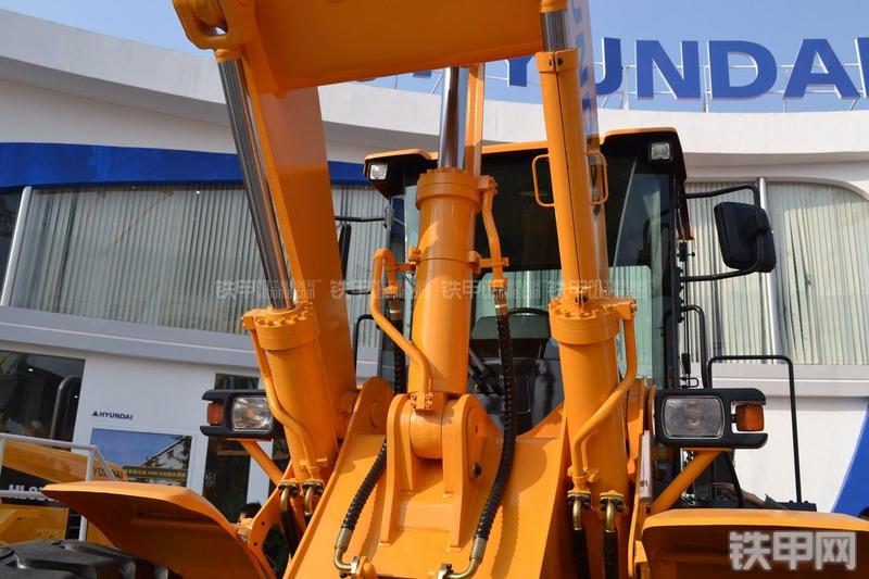 现代HL850G装载机局部