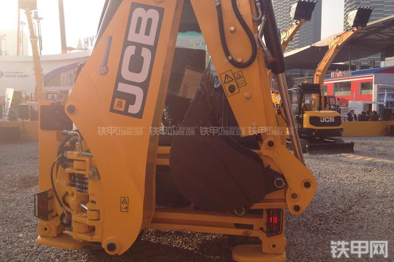 杰西博3CX-ECO挖掘装载机局部