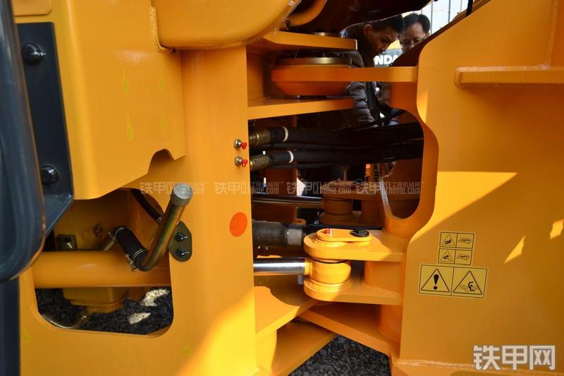 现代HL850G装载机局部