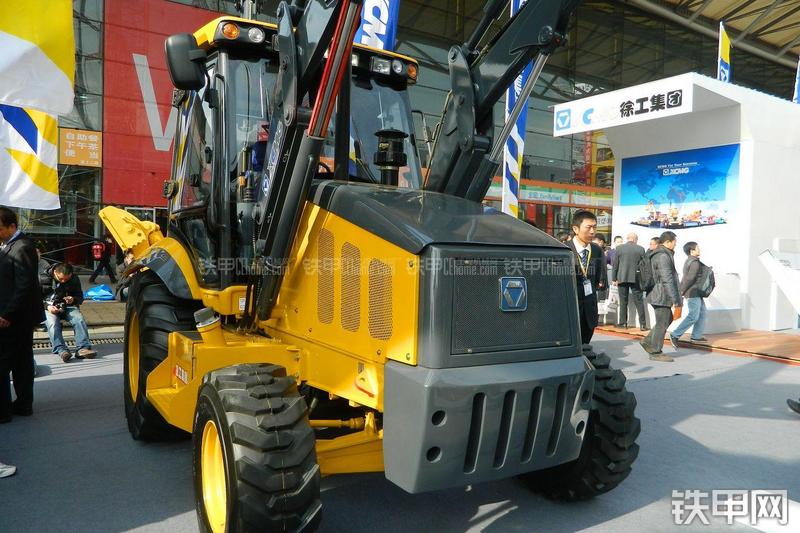 徐工XT870挖掘装载机整机外观