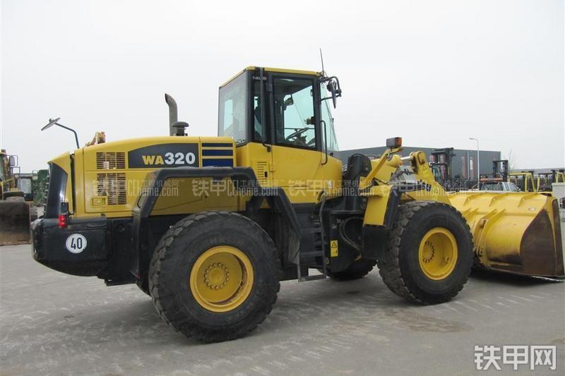 小松WA320-5装载机整机外观