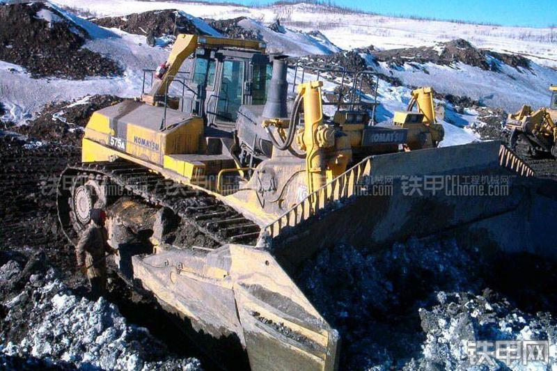 小松D575A-3推土机其他