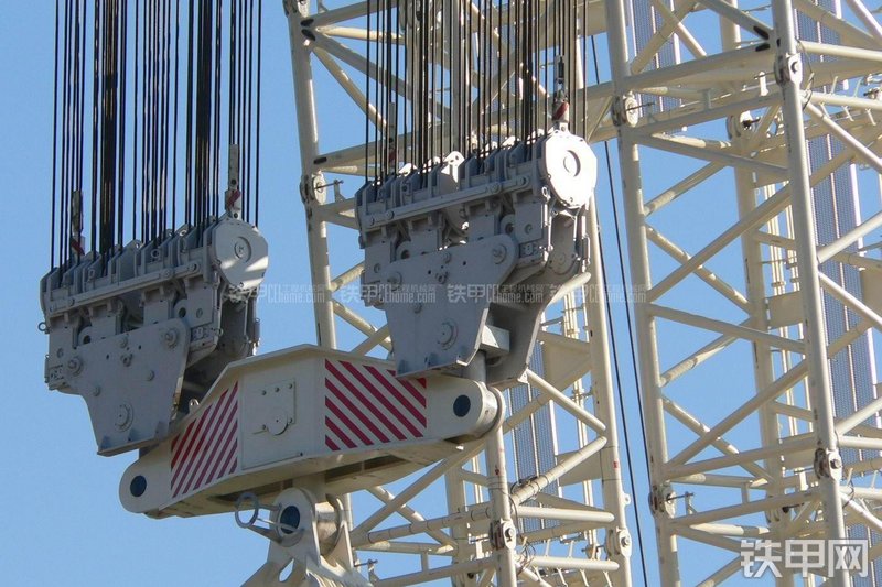 特雷克斯CC8800起重机局部