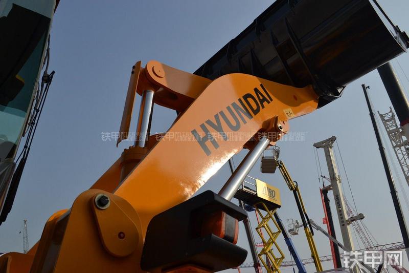 现代HL850G装载机局部