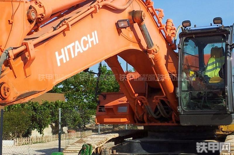 日立ZX470LCH-3BE挖掘机整机外观